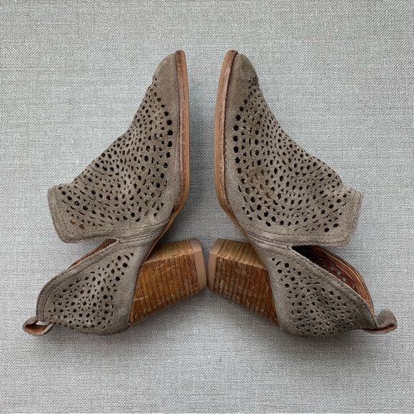 ANTHROPOLOGIE Jeffrey Campbell "Rosalee" Booties Suede Perforated Western Size 7 - Picture 6 of 10